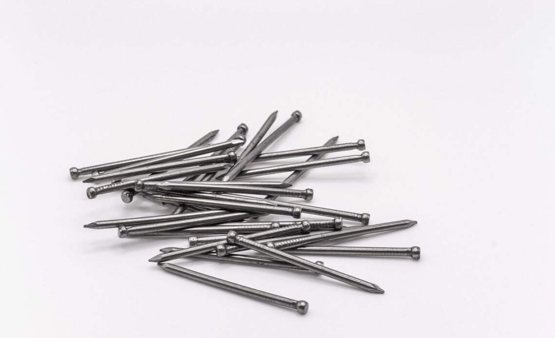 Jakie gwoździe do podbitki drewnianej