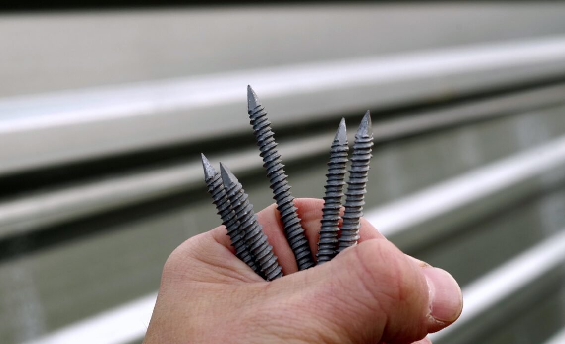 Jakie gwoździe do boazerii