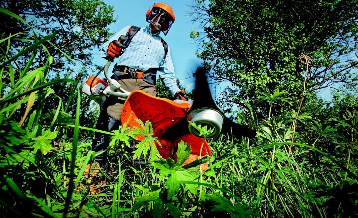 Ile za godzinę koszenia kosa spalinowa